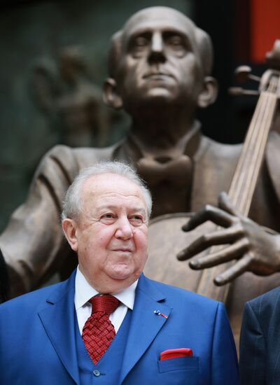 Zurab Tsereteli presents monument to Marina Tsvetayeva in Moscow