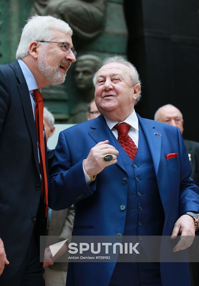 Zurab Tsereteli presents monument to Marina Tsvetaeva in Moscow