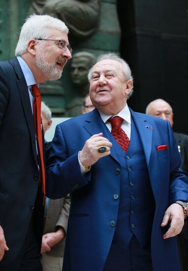 Zurab Tsereteli presents monument to Marina Tsvetaeva in Moscow