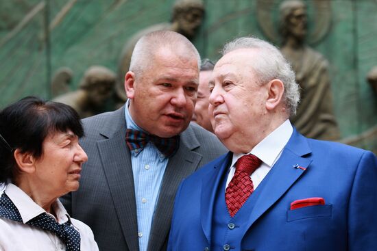 Zurab Tsereteli presents monument to Marina Tsvetaeva in Moscow
