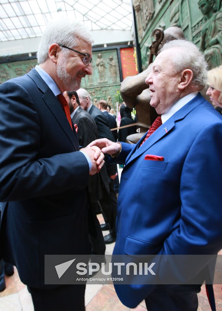 Zurab Tsereteli presents monument to Marina Tsvetaeva in Moscow