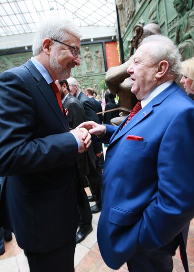Zurab Tsereteli presents monument to Marina Tsvetaeva in Moscow