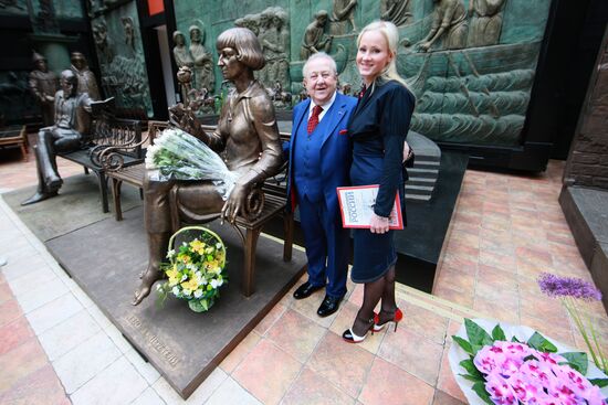 Zurab Tsereteli presents monument to Marina Tsvetayeva