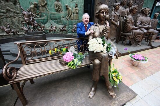 Zurab Tsereteli presents monument to Marina Tsvetayeva in Moscow