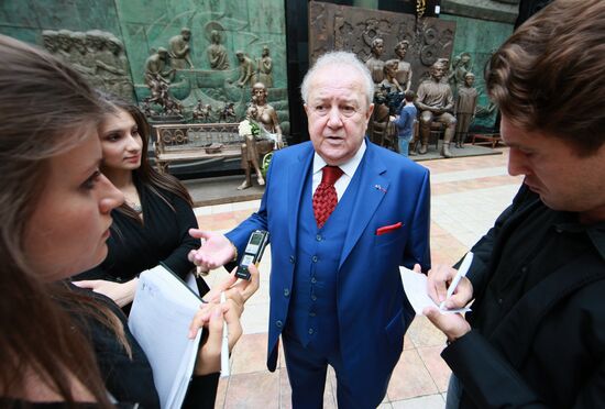 Zurab Tsereteli presents monument to Marina Tsvetayeva in Moscow