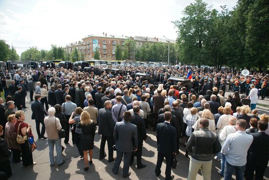 Bidding farewell to SSJ-100 crash victims in Zhukovsky
