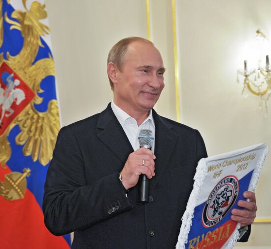 Vladimir Putin meets with Russian national hockey team