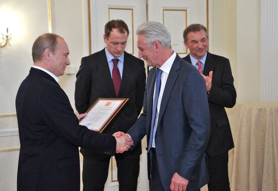 Vladimir Putin meets with Russian national hockey team