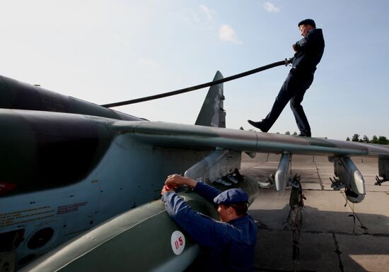 Training flights of army assault aviation in Primorye