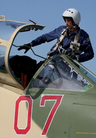 Training flights of army assault aviation in Primorye