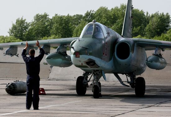 Training flights of army assault aviation in Primorye