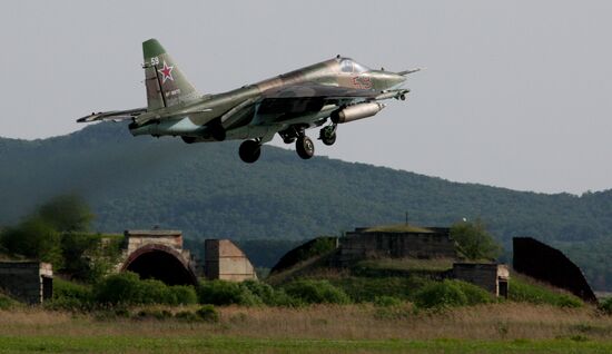 Training flights of army assault aviation in Primorye