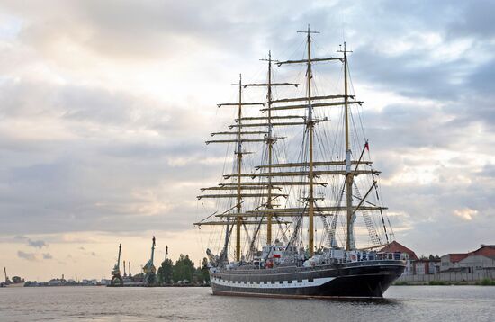 Kruzenshtern ship begins its new voyage