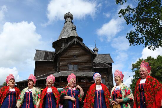 Folklore and handicraft festival at Vitoslavitsy museum