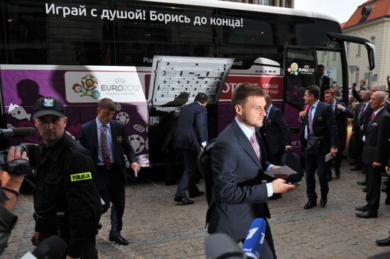 Russian national football team arrives to Warsaw