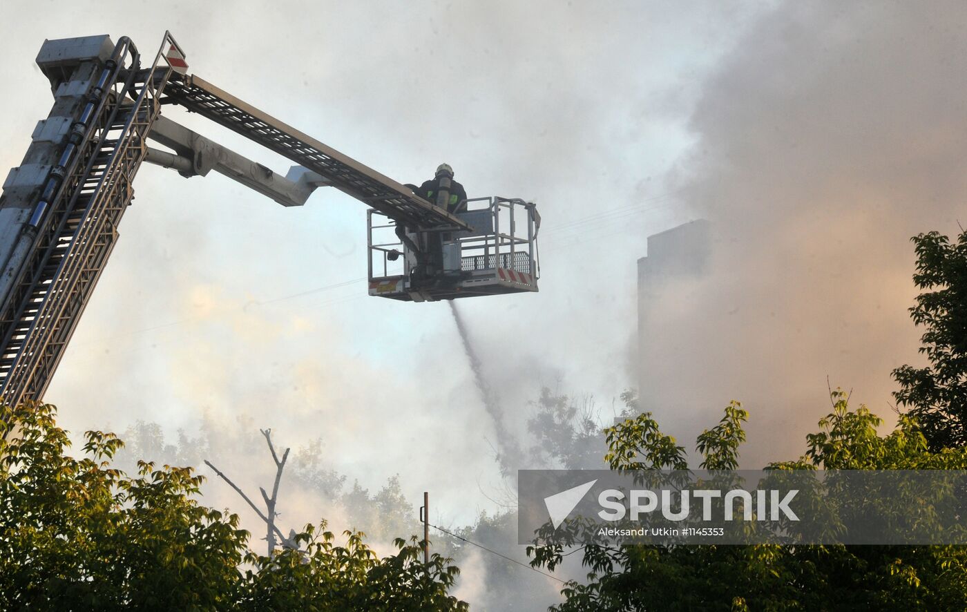 Large fire takes place at building materials warehouse in Moscow