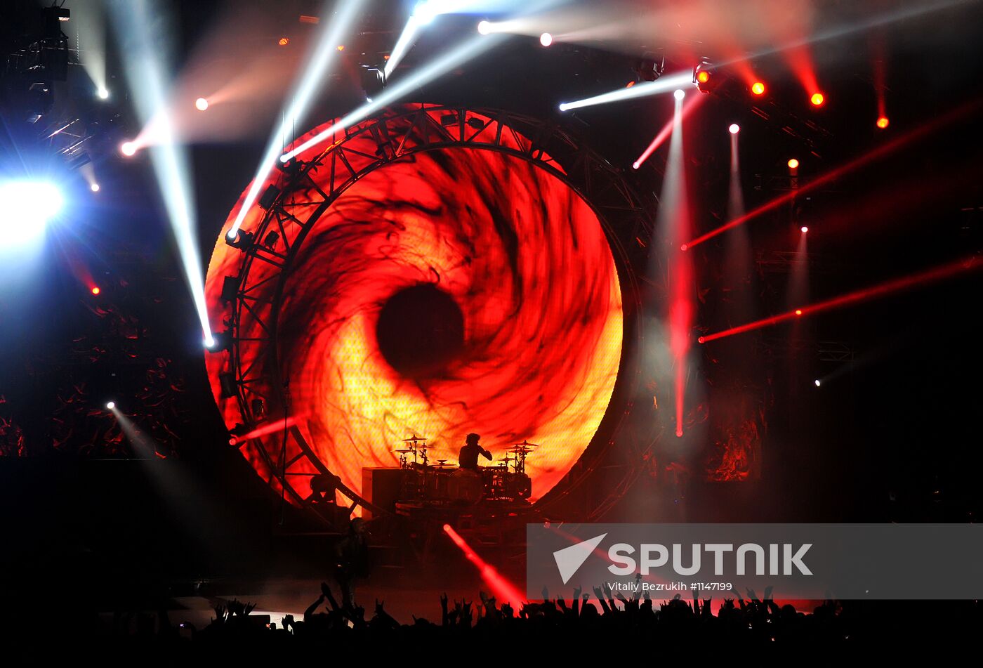 Mötley Crüe performs in Moscow