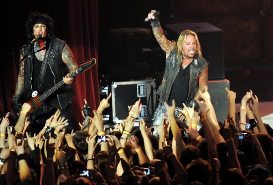 Mötley Crüe performs in Moscow