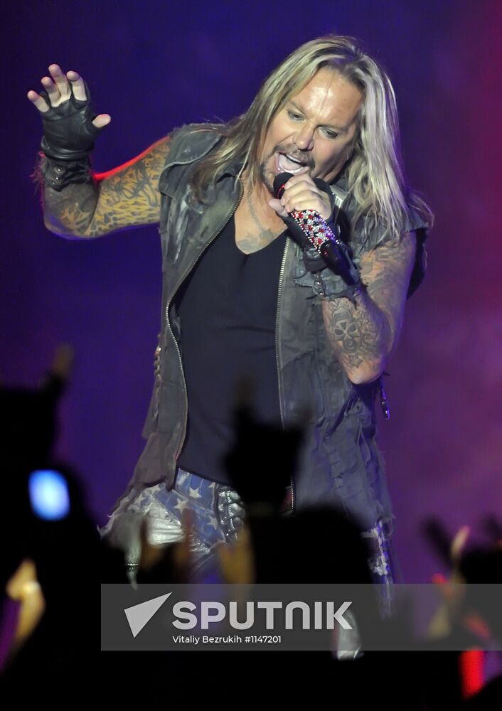 Mötley Crüe performs in Moscow