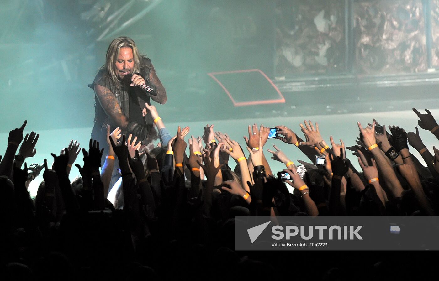 Mötley Crüe performs in Moscow