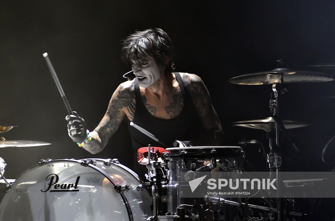 Mötley Crüe performs in Moscow