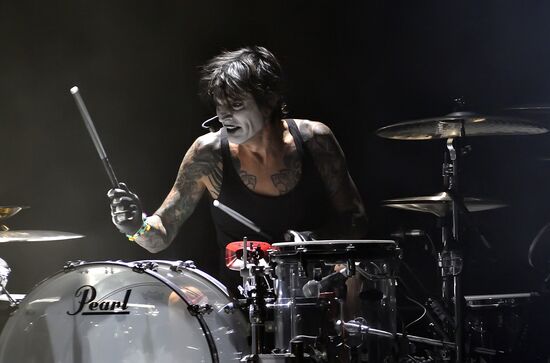 Mötley Crüe performs in Moscow