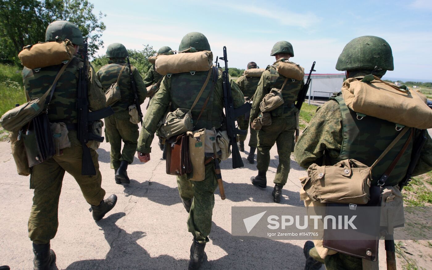 Combat training sessions for servicemen at Khmelevka range