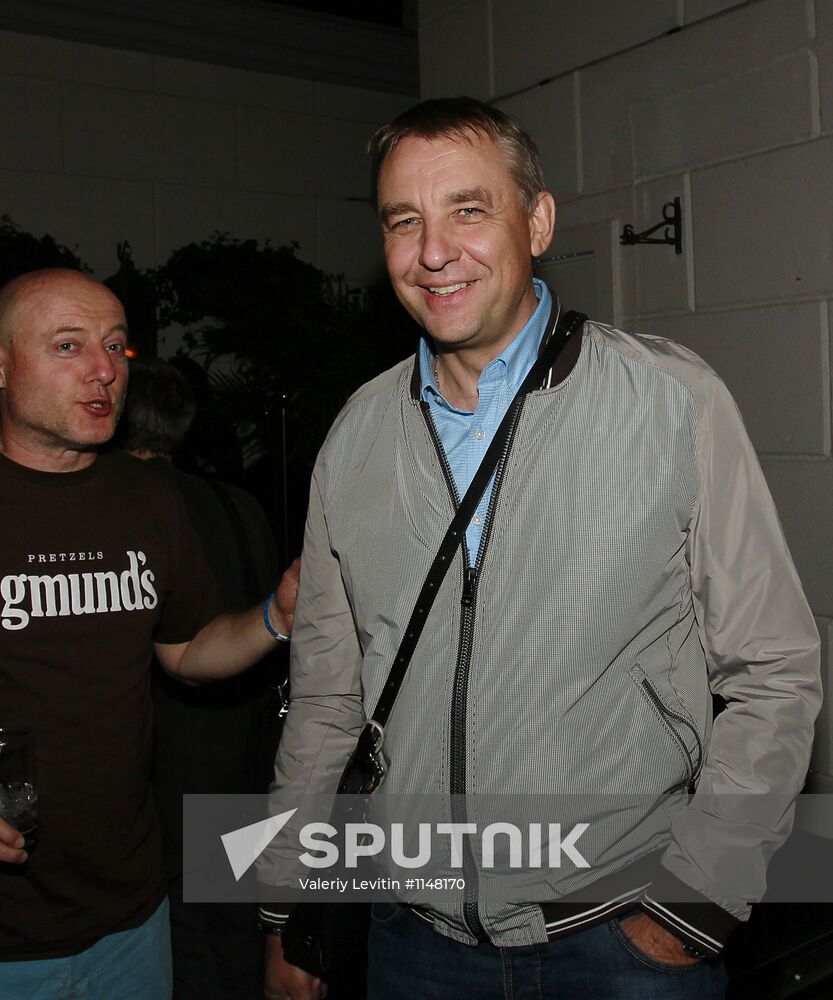 Read Russia Roof party in New York