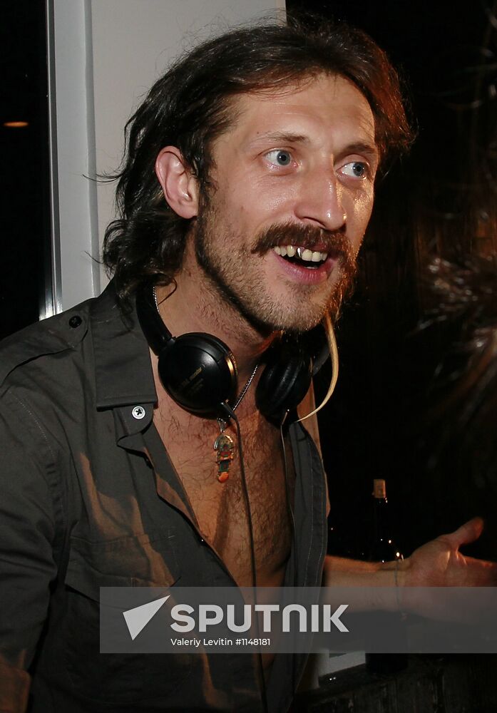 Read Russia Roof party in New York