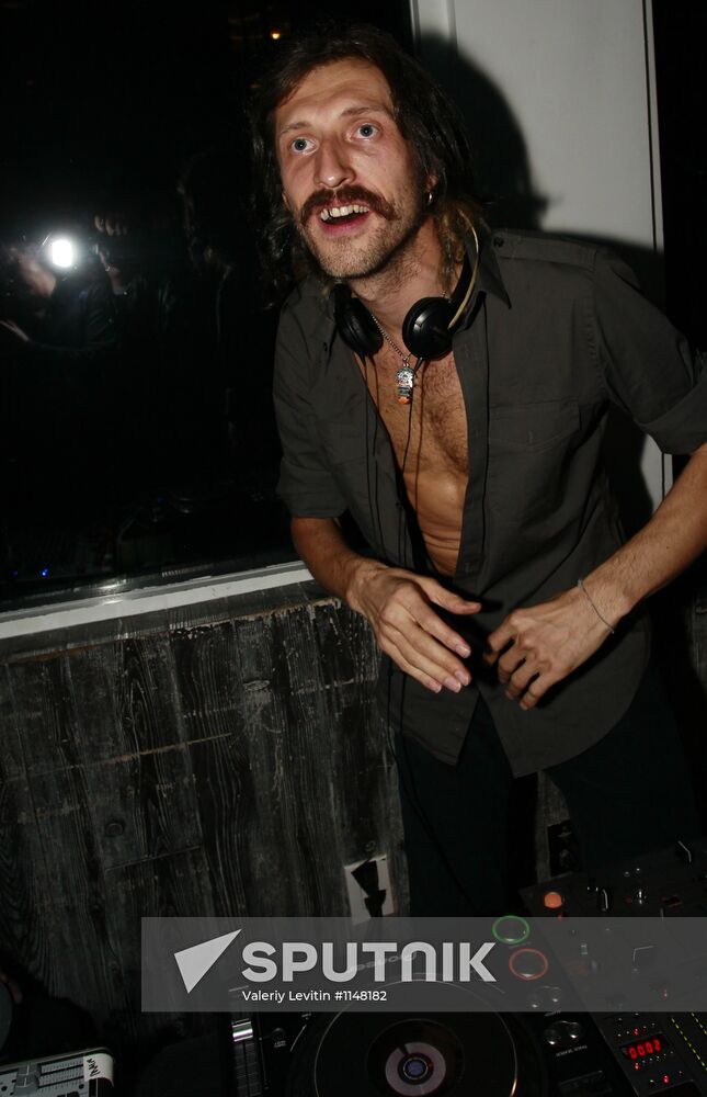 Read Russia Roof party in New York