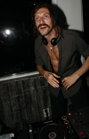 Read Russia Roof party in New York