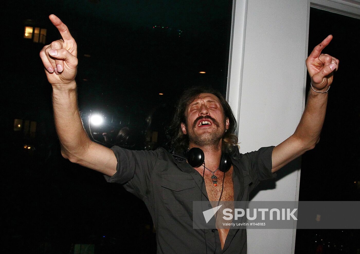 Read Russia Roof party in New York