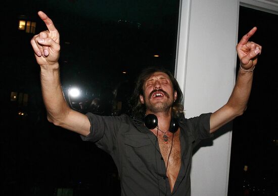 Read Russia Roof party in New York