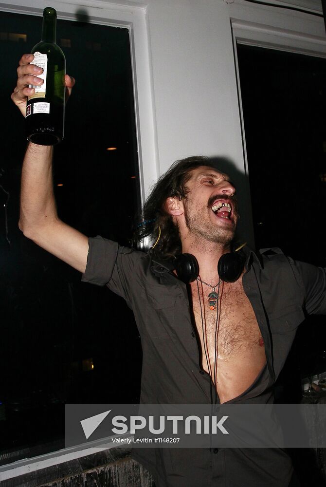 Read Russia Roof party in New York