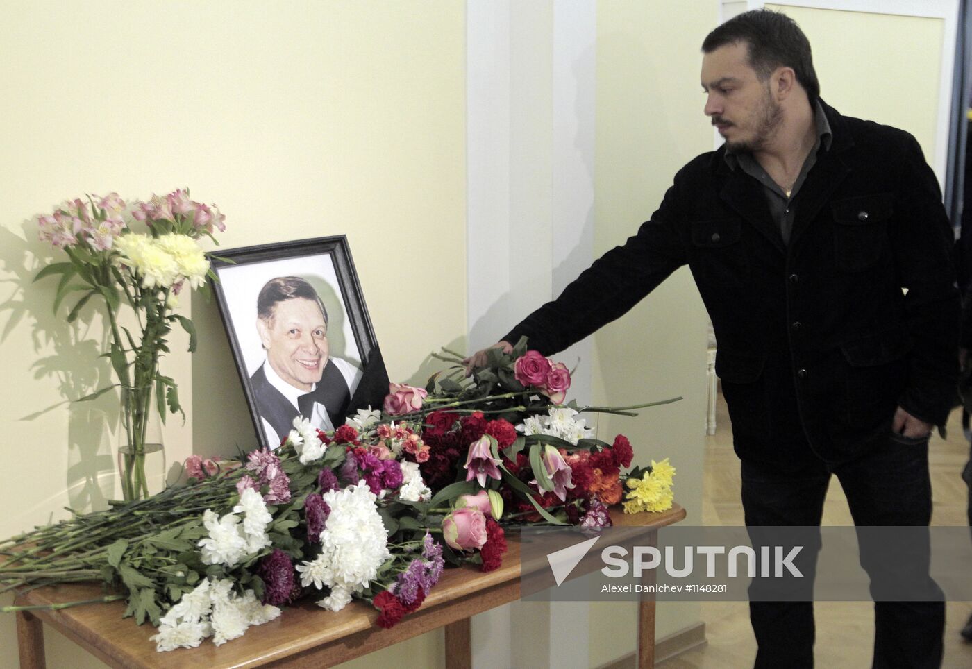 Funeral for singer Edward Gil in St. Petersburg