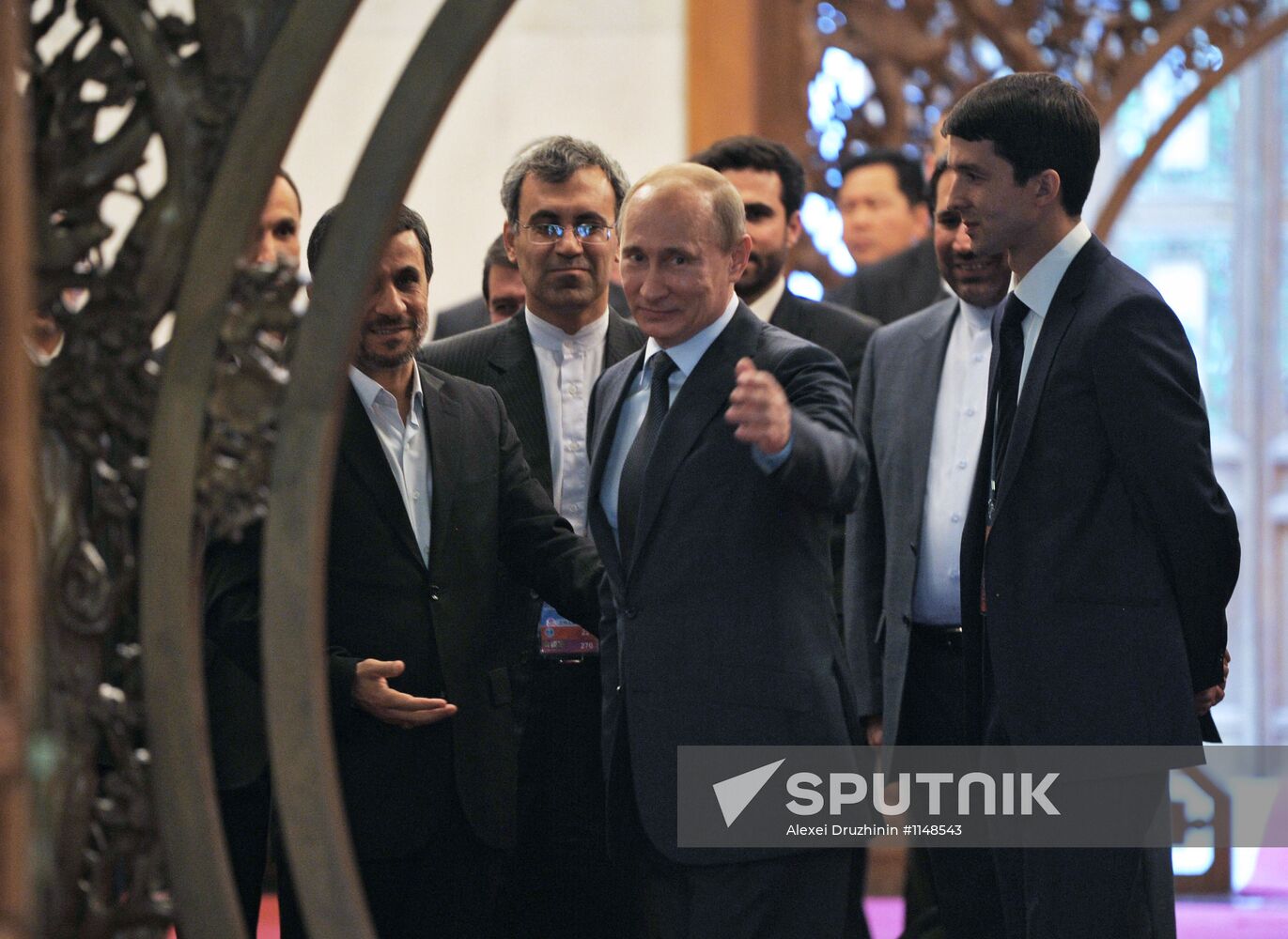 Vladimir Putin talks with Mahmoud Ahmadinejad