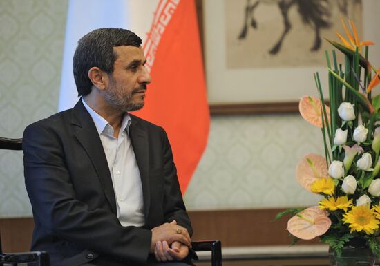 Vladimir Putin talks with Mahmoud Ahmadinejad
