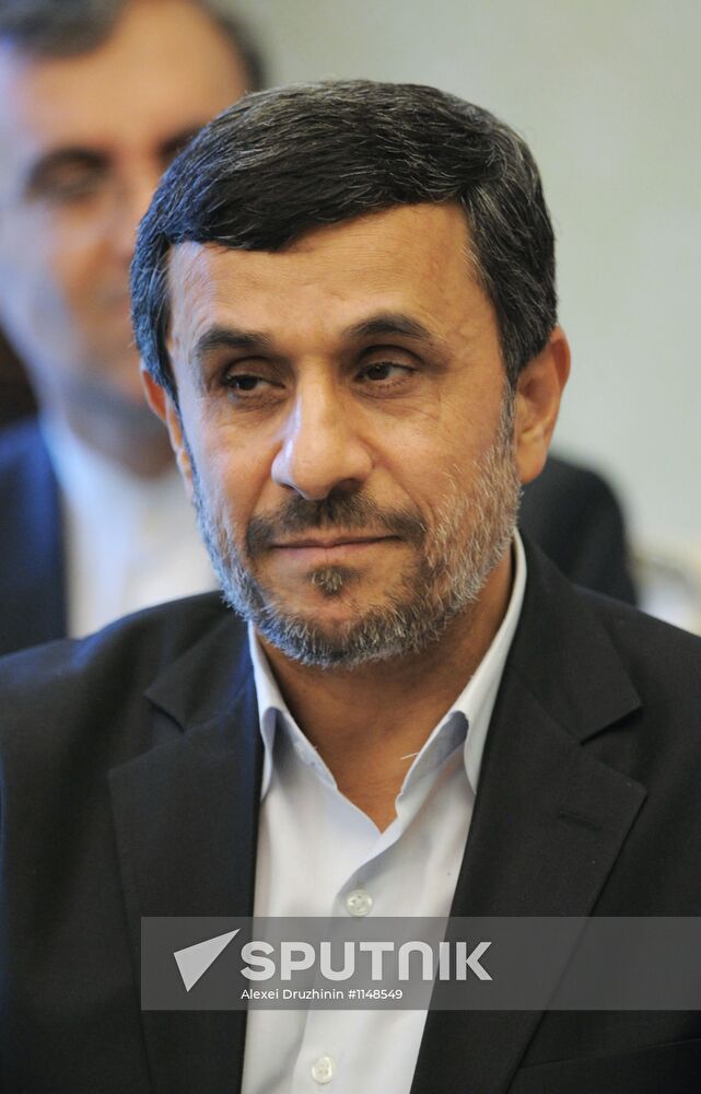 Vladimir Putin talks with Mahmoud Ahmadinejad