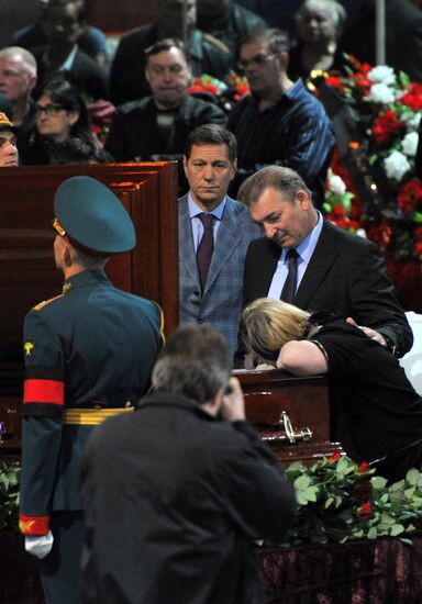 Paying last respects to ice hockey player Vladimir Krutov