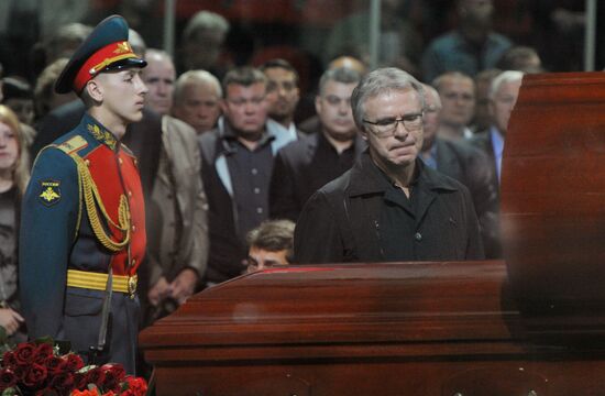 Bidding farewell to hockey player Vladimir Krutov