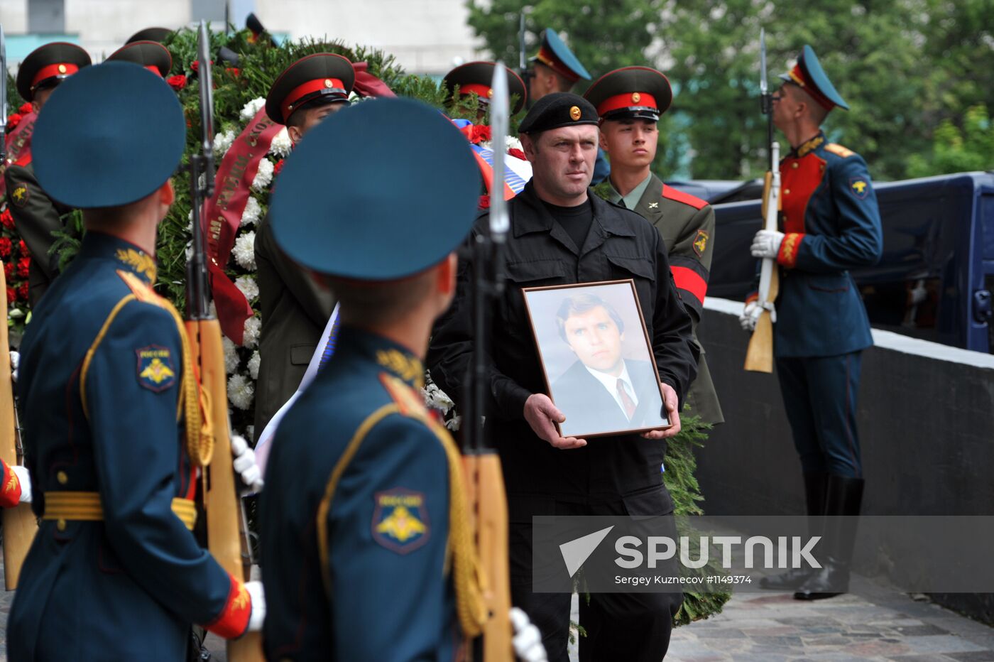 Bidding farewell to hockey player Vladimir Krutov