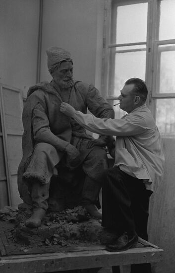 Sculptor Yevgeni Vuchetich