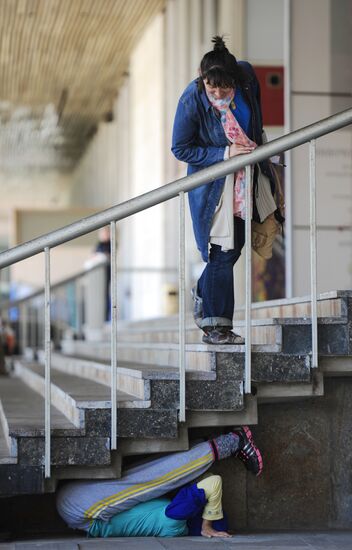 "Body in Urban Space" performers create living art