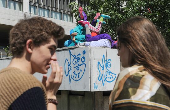 "Body in Urban Space" performers create living art