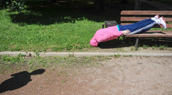 "Body in Urban Space" performers create living art