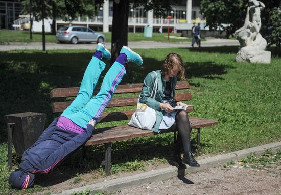 "Body in Urban Space" performers create living art