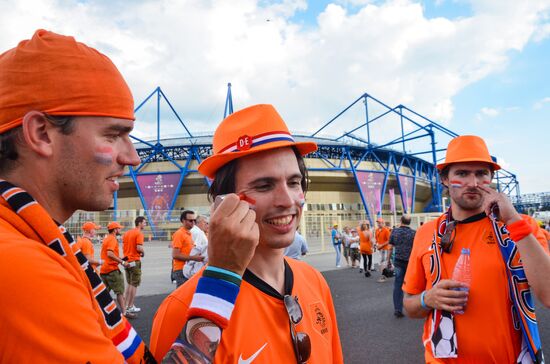 Dutch fans in Kharkov before match