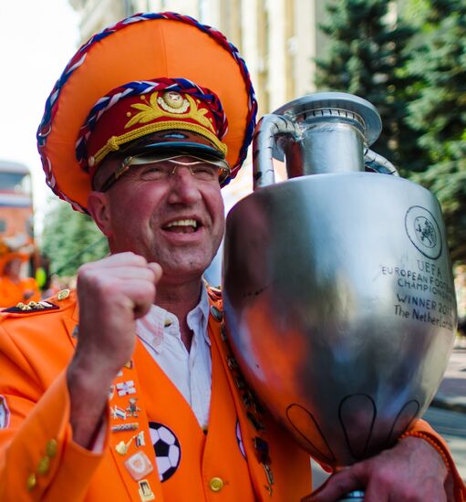 Dutch fans in Kharkov before match