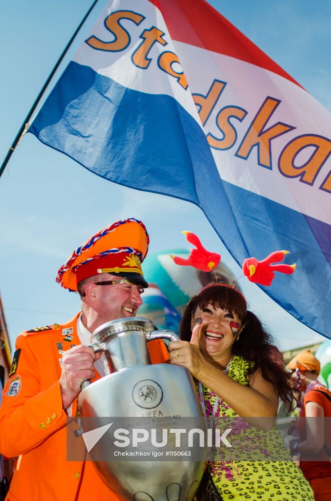 Dutch fans in Kharkov before match
