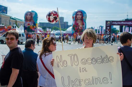 Animal defenders hold rally in Euro 2012 fan area